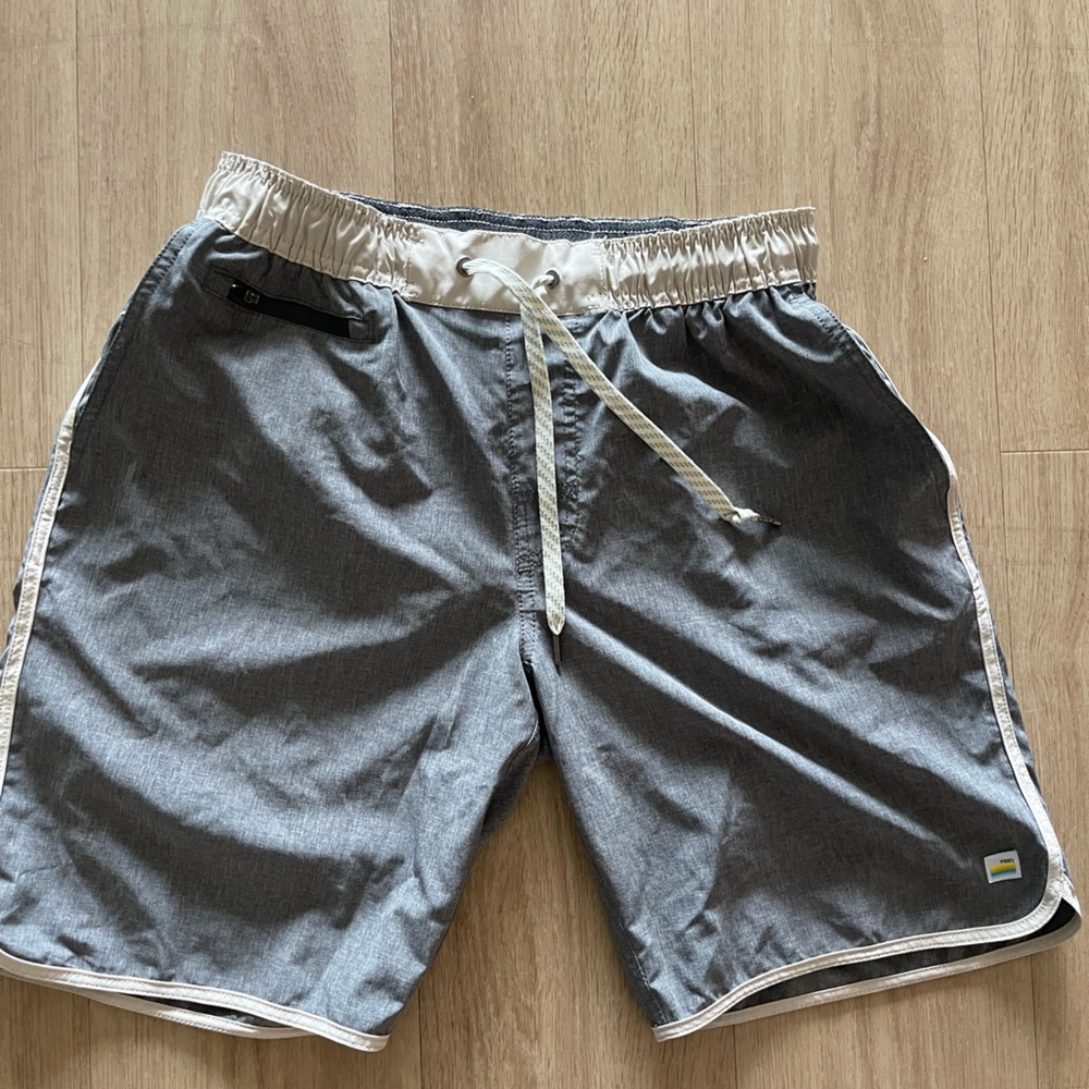 Vuori men’s banks shorts, Medium